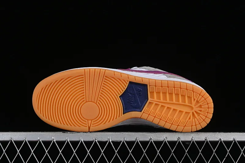 All Categories Nk SB Dunk Series Nk SB Dunk Low Low-top sneakers Z version Rayssa Leal x Nk SB Dunk Low Brazilian skateboarding goddess joint model SB low-top casual sneakers FZ5251-001